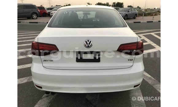 Acheter Import Voiture Volkswagen Jetta Blanc à Import - Dubai, Conakry Acheter Import Voiture Volkswagen Jetta Blanc à Import - Dubai, Conakry