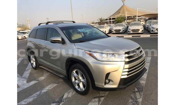 Acheter Import Voiture Toyota Highlander Beige à Import - Dubai, Conakry Acheter Import Voiture Toyota Highlander Beige à Import - Dubai, Conakry