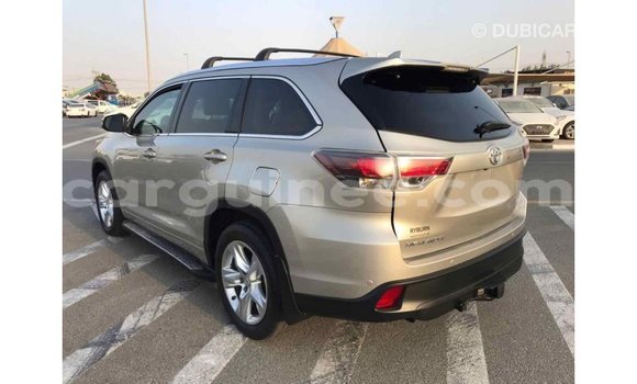 Acheter Import Voiture Toyota Highlander Beige à Import - Dubai, Conakry Acheter Import Voiture Toyota Highlander Beige à Import - Dubai, Conakry