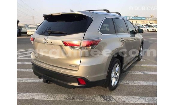 Acheter Import Voiture Toyota Highlander Beige à Import - Dubai, Conakry Acheter Import Voiture Toyota Highlander Beige à Import - Dubai, Conakry