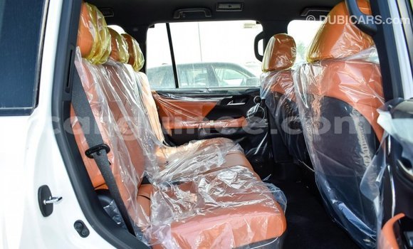 Acheter Import Voiture Lexus LX Blanc à Import - Dubai, Conakry Acheter Import Voiture Lexus LX Blanc à Import - Dubai, Conakry