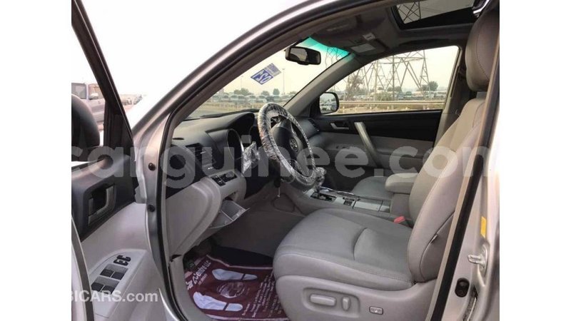 Big with watermark toyota highlander conakry import dubai 3562