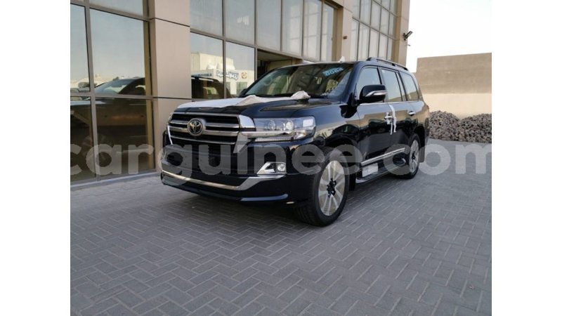 Big with watermark toyota land cruiser conakry import dubai 3564