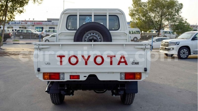 Big with watermark toyota land cruiser conakry import dubai 3572