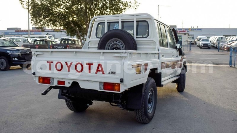 Big with watermark toyota land cruiser conakry import dubai 3572