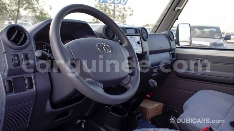 Big with watermark toyota land cruiser conakry import dubai 3572