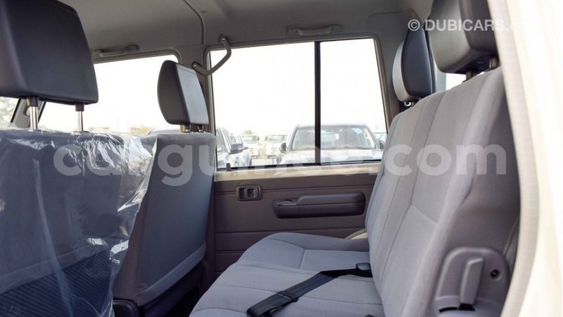 Big with watermark toyota land cruiser conakry import dubai 3572