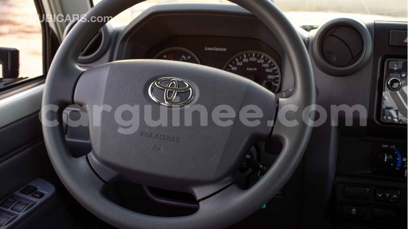 Big with watermark toyota land cruiser conakry import dubai 3572