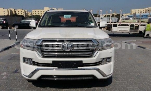Buy Import Toyota Land Cruiser White Car in Import - Dubai in Conakry Buy Import Toyota Land Cruiser White Car in Import - Dubai in Conakry
