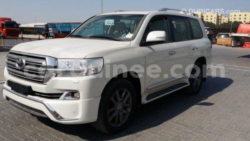 Big with watermark toyota land cruiser conakry import dubai 3573