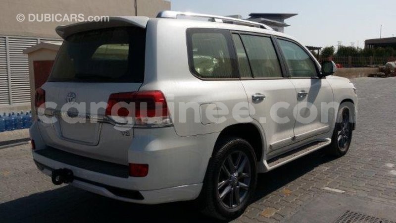 Big with watermark toyota land cruiser conakry import dubai 3573