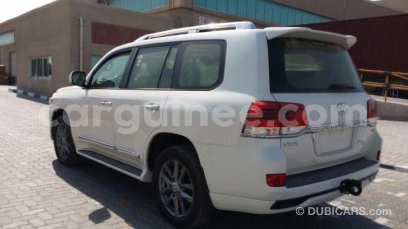 Big with watermark toyota land cruiser conakry import dubai 3573