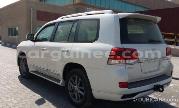 Buy Import Toyota Land Cruiser White Car in Import - Dubai in Conakry Buy Import Toyota Land Cruiser White Car in Import - Dubai in Conakry