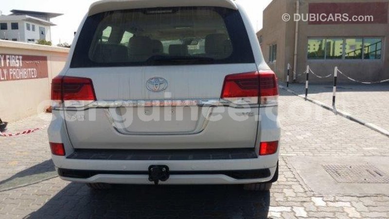 Big with watermark toyota land cruiser conakry import dubai 3573