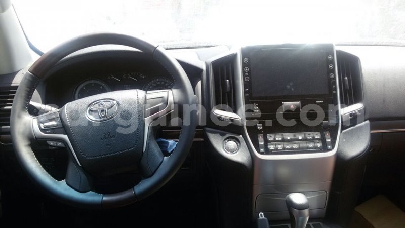 Big with watermark toyota land cruiser conakry import dubai 3573