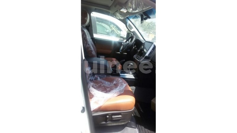 Big with watermark toyota land cruiser conakry import dubai 3573