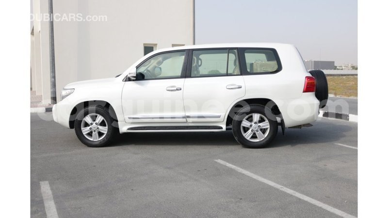 Big with watermark toyota land cruiser conakry import dubai 3576