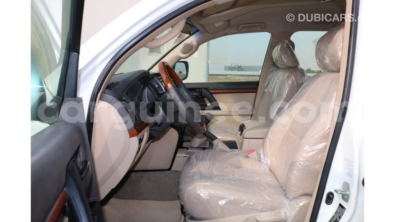 Big with watermark toyota land cruiser conakry import dubai 3576