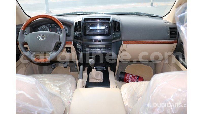 Big with watermark toyota land cruiser conakry import dubai 3576