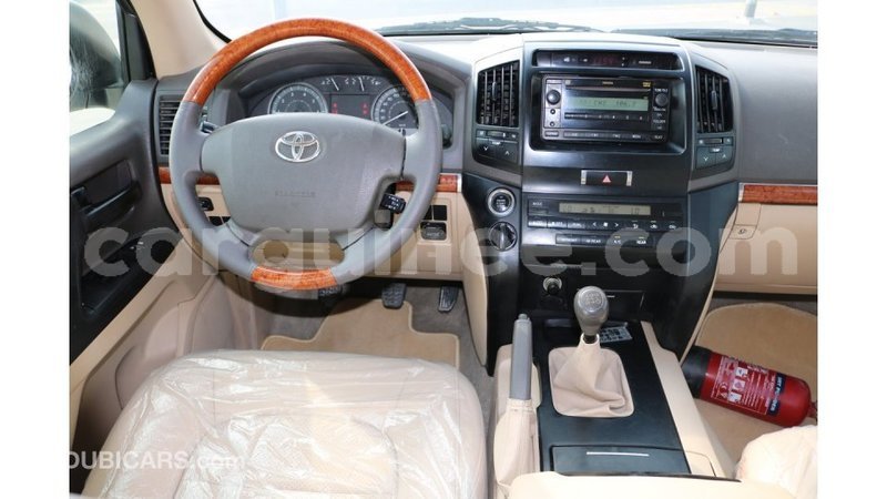 Big with watermark toyota land cruiser conakry import dubai 3576