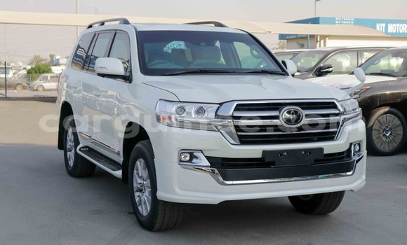 Buy Import Toyota Land Cruiser White Car in Import - Dubai in Conakry Buy Import Toyota Land Cruiser White Car in Import - Dubai in Conakry