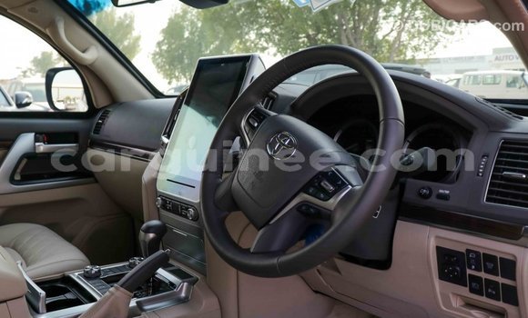 Buy Import Toyota Land Cruiser White Car in Import - Dubai in Conakry Buy Import Toyota Land Cruiser White Car in Import - Dubai in Conakry