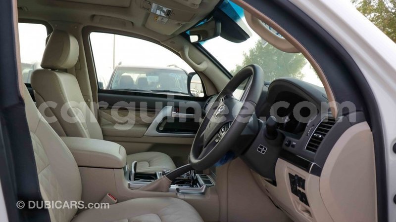 Big with watermark toyota land cruiser conakry import dubai 3646