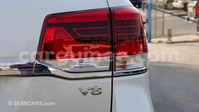 Big with watermark toyota land cruiser conakry import dubai 3646