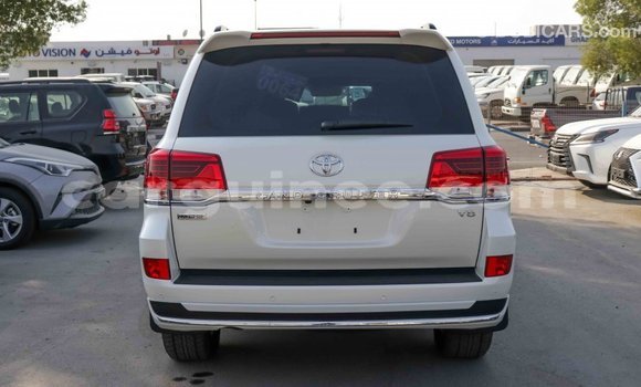 Buy Import Toyota Land Cruiser White Car in Import - Dubai in Conakry Buy Import Toyota Land Cruiser White Car in Import - Dubai in Conakry