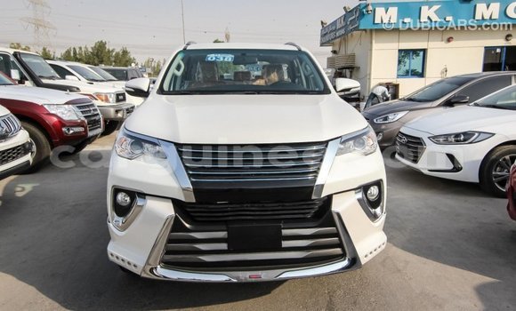 Acheter Import Voiture Toyota Fortuner Blanc à Import - Dubai, Conakry Acheter Import Voiture Toyota Fortuner Blanc à Import - Dubai, Conakry