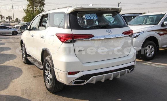 Acheter Import Voiture Toyota Fortuner Blanc à Import - Dubai, Conakry Acheter Import Voiture Toyota Fortuner Blanc à Import - Dubai, Conakry