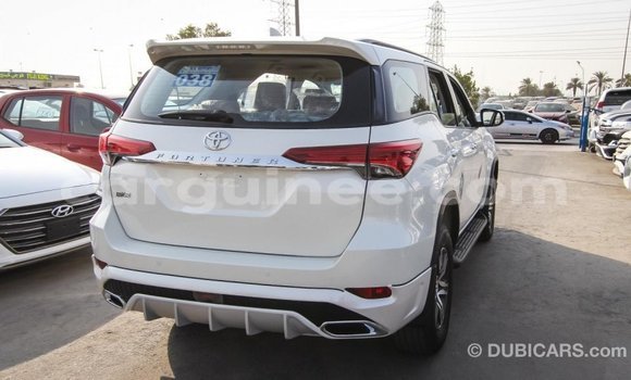 Acheter Import Voiture Toyota Fortuner Blanc à Import - Dubai, Conakry Acheter Import Voiture Toyota Fortuner Blanc à Import - Dubai, Conakry