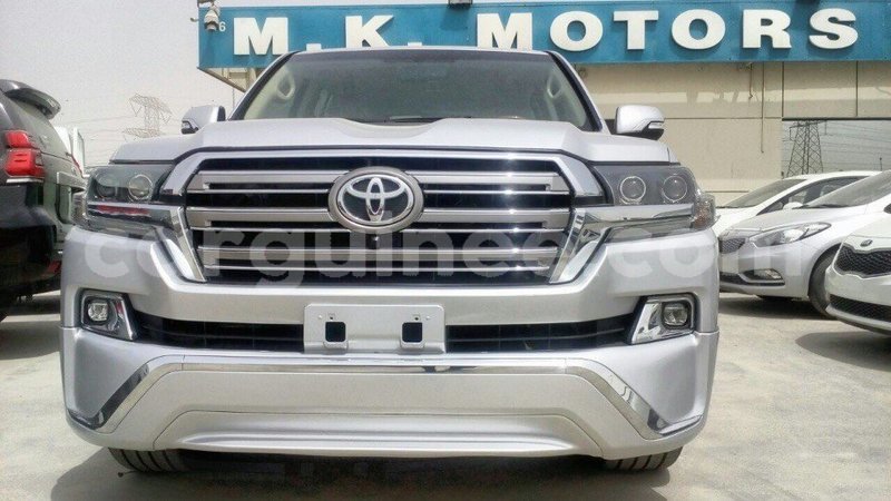 Big with watermark toyota land cruiser conakry import dubai 3669