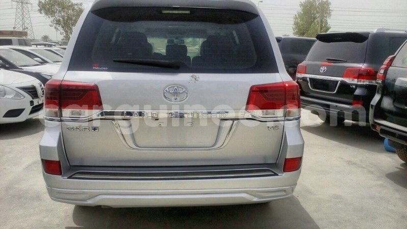 Big with watermark toyota land cruiser conakry import dubai 3669