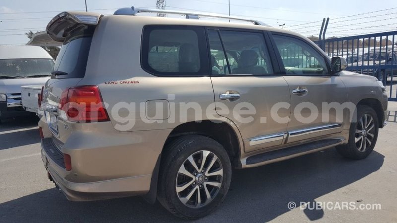 Big with watermark toyota land cruiser conakry import dubai 3673