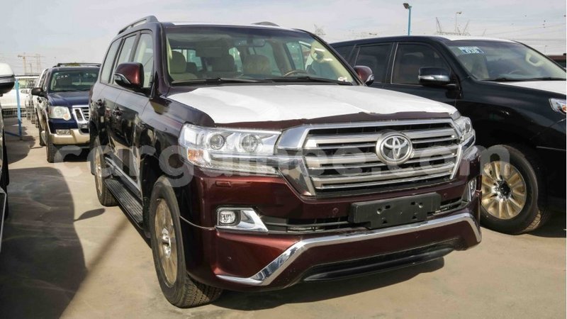 Big with watermark toyota land cruiser conakry import dubai 3678