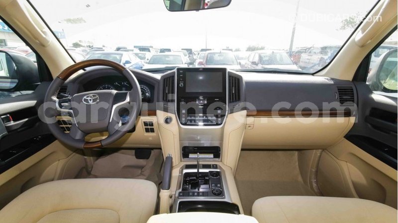 Big with watermark toyota land cruiser conakry import dubai 3678