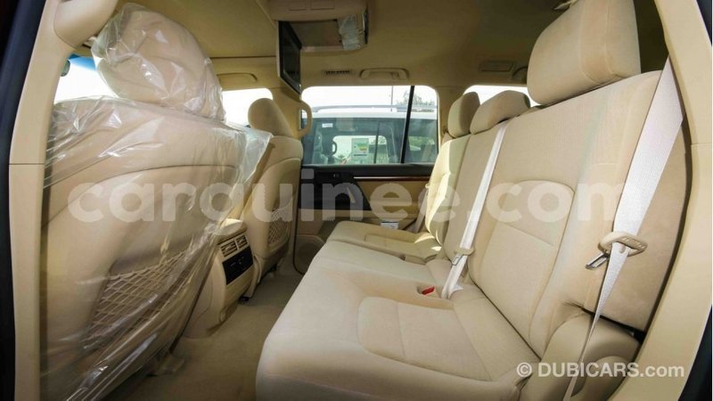 Big with watermark toyota land cruiser conakry import dubai 3678