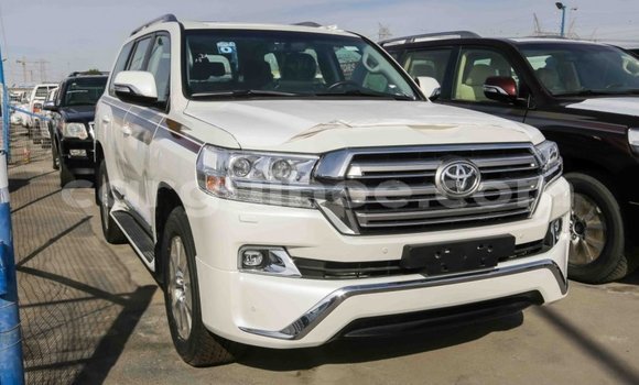 Buy Import Toyota Land Cruiser White Car in Import - Dubai in Conakry Buy Import Toyota Land Cruiser White Car in Import - Dubai in Conakry