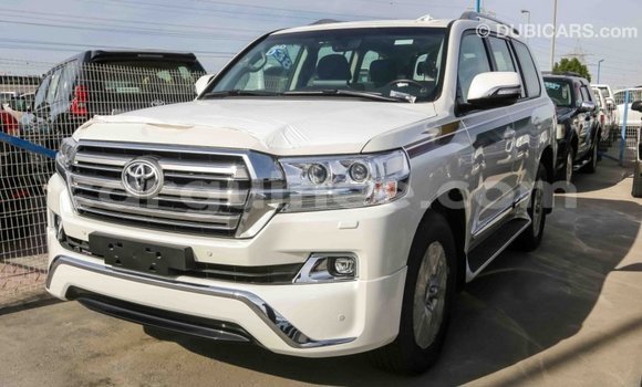 Acheter Import Voiture Toyota Land Cruiser Blanc à Import - Dubai, Conakry Acheter Import Voiture Toyota Land Cruiser Blanc à Import - Dubai, Conakry