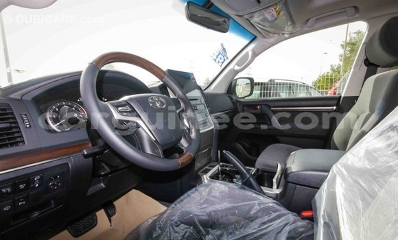 Acheter Import Voiture Toyota Land Cruiser Blanc à Import - Dubai, Conakry Acheter Import Voiture Toyota Land Cruiser Blanc à Import - Dubai, Conakry