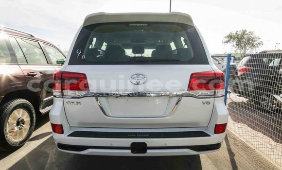 Acheter Import Voiture Toyota Land Cruiser Blanc à Import - Dubai, Conakry Acheter Import Voiture Toyota Land Cruiser Blanc à Import - Dubai, Conakry