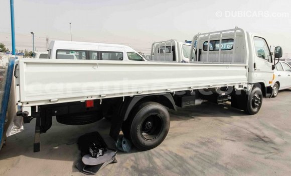 Buy Import Hyundai Accent White Car in Import - Dubai in Conakry Buy Import Hyundai Accent White Car in Import - Dubai in Conakry