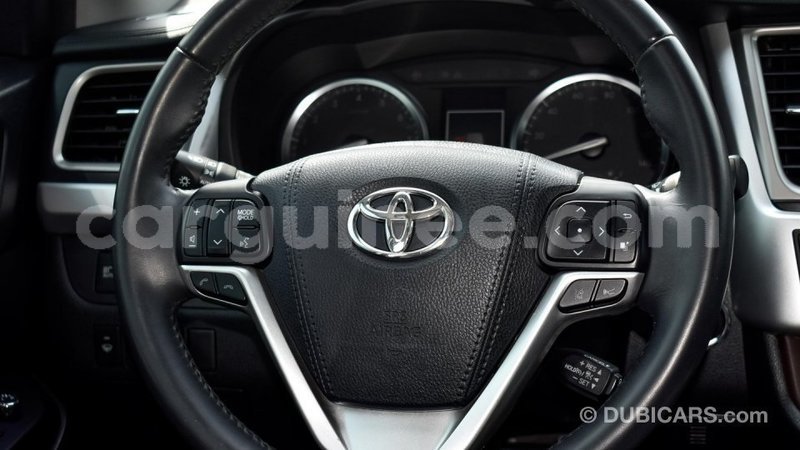 Big with watermark toyota highlander conakry import dubai 3701