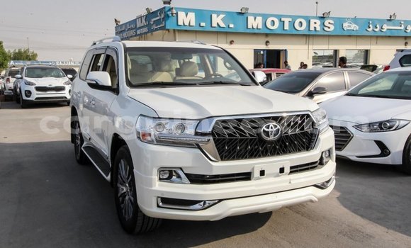 Buy Import Toyota Land Cruiser White Car in Import - Dubai in Conakry Buy Import Toyota Land Cruiser White Car in Import - Dubai in Conakry