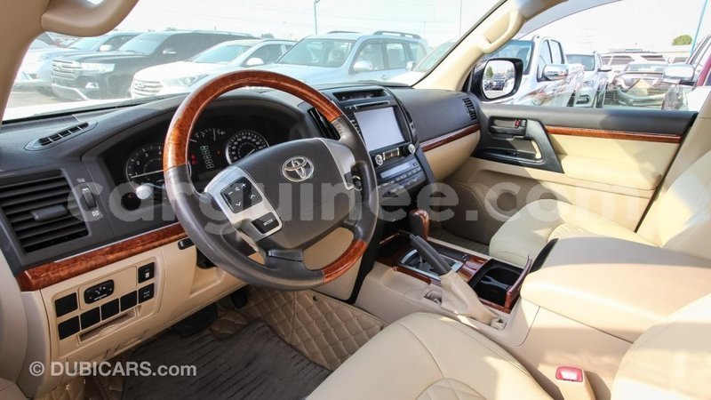 Big with watermark toyota land cruiser conakry import dubai 3717