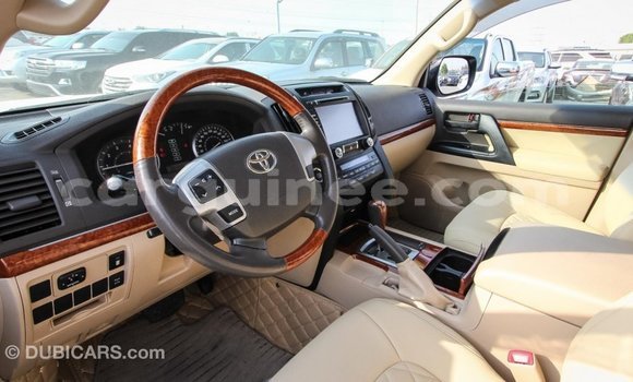 Buy Import Toyota Land Cruiser White Car in Import - Dubai in Conakry Buy Import Toyota Land Cruiser White Car in Import - Dubai in Conakry