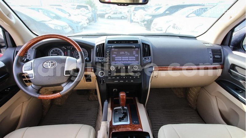 Big with watermark toyota land cruiser conakry import dubai 3717