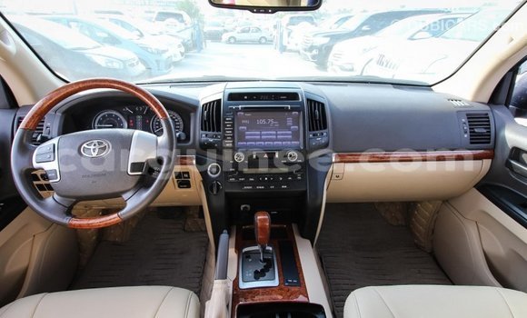 Buy Import Toyota Land Cruiser White Car in Import - Dubai in Conakry Buy Import Toyota Land Cruiser White Car in Import - Dubai in Conakry