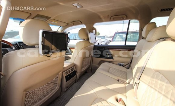 Buy Import Toyota Land Cruiser White Car in Import - Dubai in Conakry Buy Import Toyota Land Cruiser White Car in Import - Dubai in Conakry